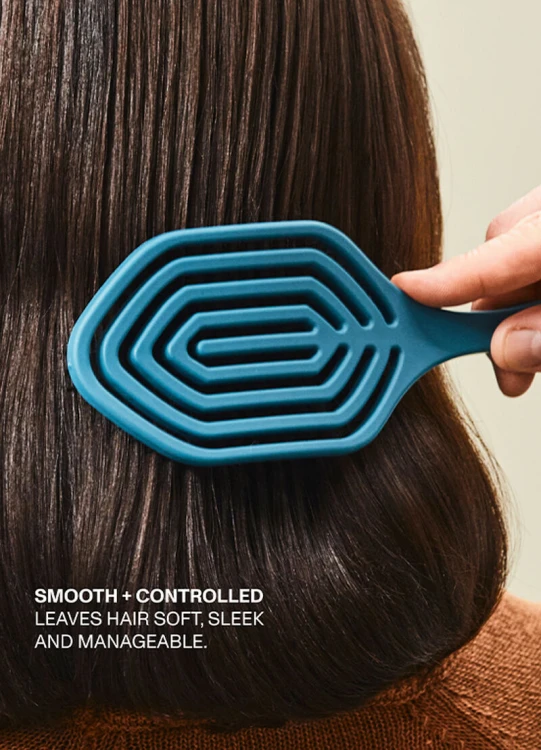 flawless_detangling_brush_gallery_image_3.jpg